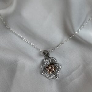 Zarif Çiçek Swarovski İşlemeli Kolye