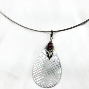 Gümüş Halka Ucu Granit Taşıyla Desenlenmiş Sedef Tarz Kolye