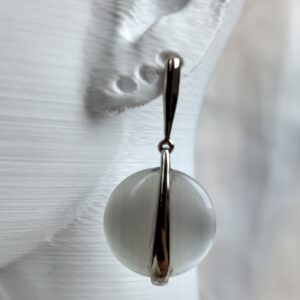 Krem Kedi Gözü Taşlı Gümüş Tarz Küpe